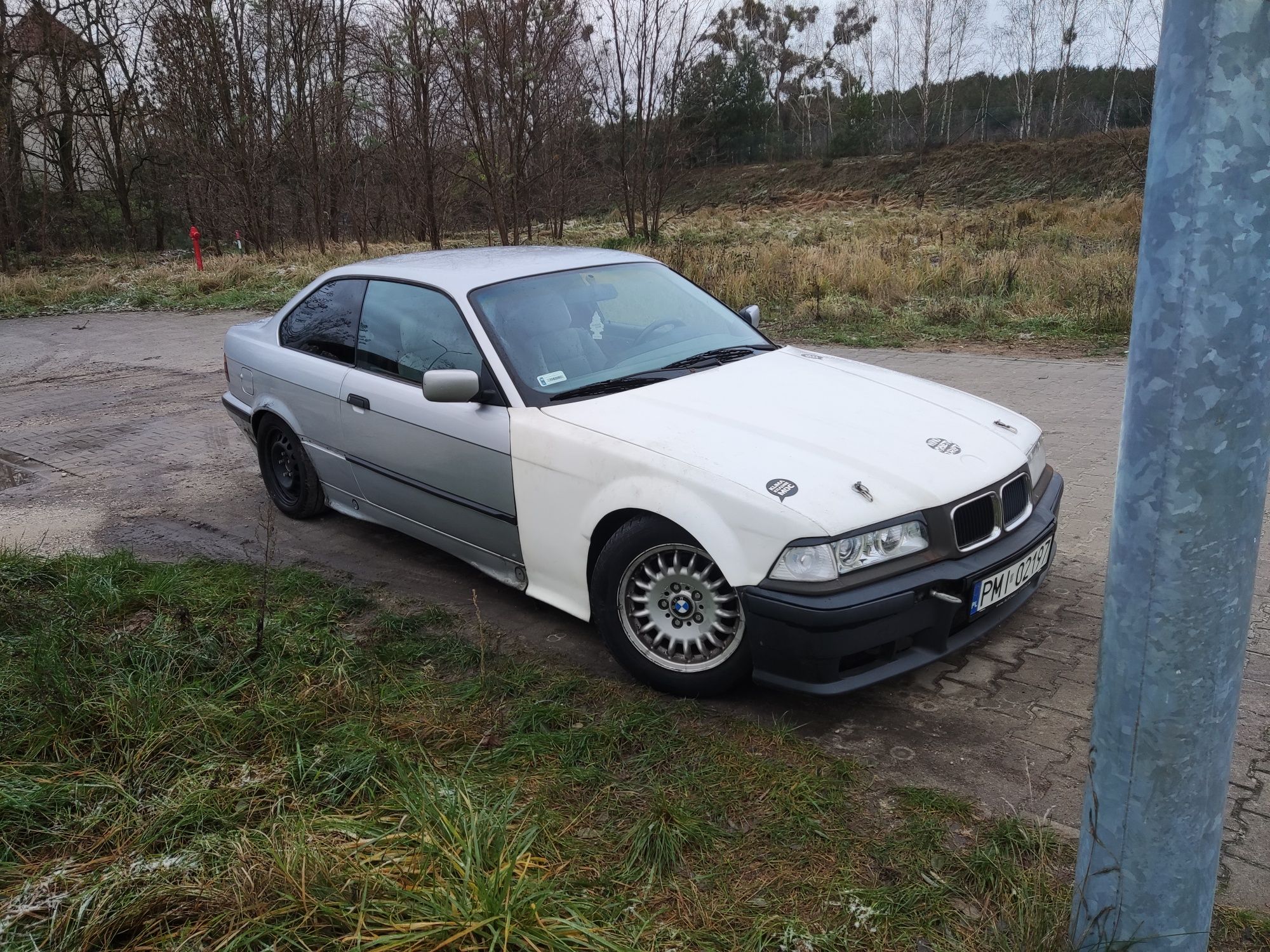 BMW E36 coupe maska laminat