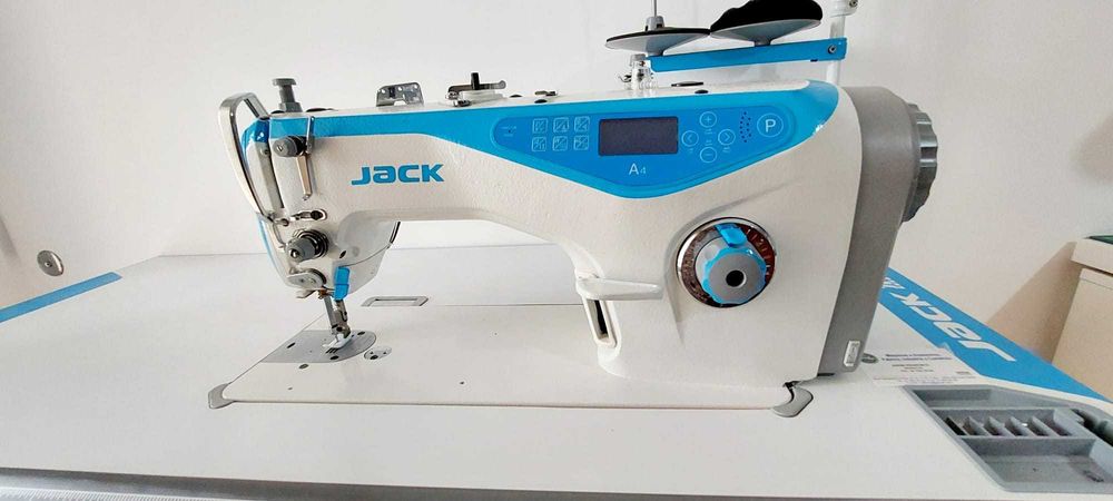 Máquina de Costura Jack A4 - Como Nova