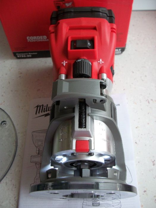 Аккумуляторный бесщеточный фрезер Milwaukee M18 Fuel 2723-20 +цанга Ø8