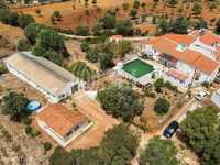 Quinta, com moradia T3, mais anexos, em Silves, Algarve