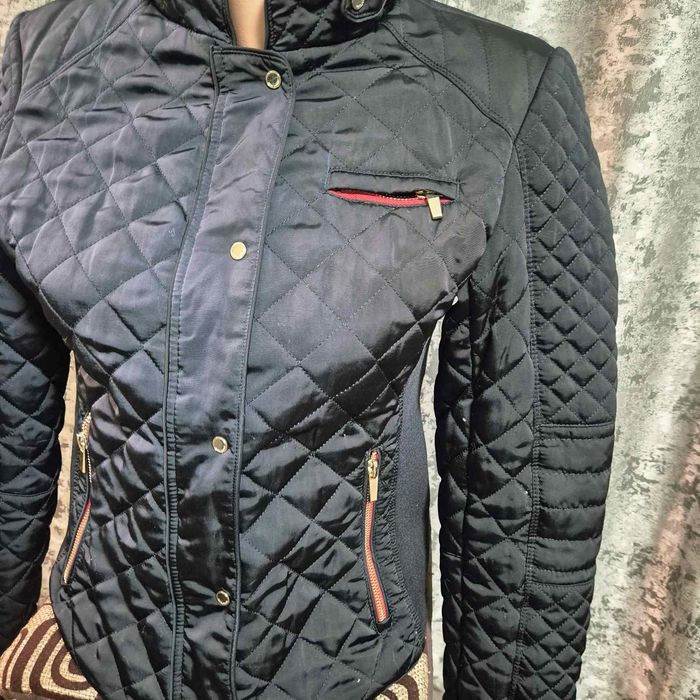 Жіноча курточка Zara