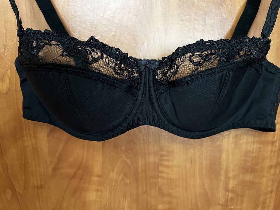 Черные бюстгалтеры