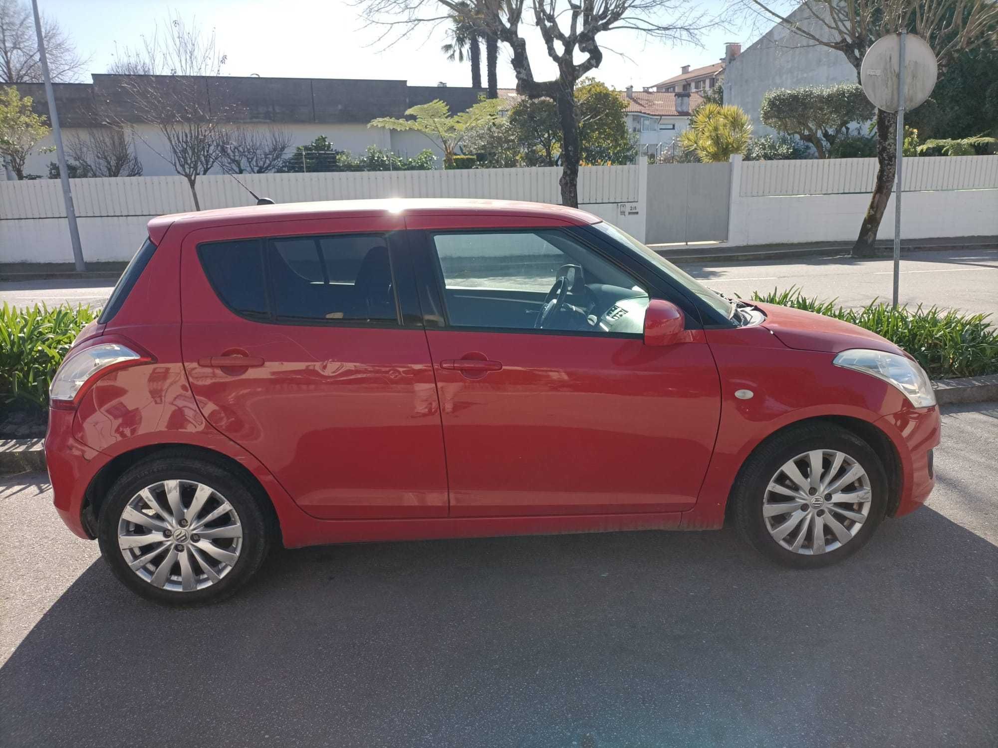 Suzuki Swift 2013 – Económico, Ágil e Fiável