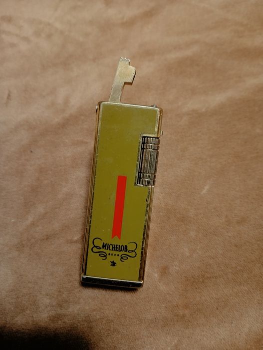 Зажигалка газовая винтажная.