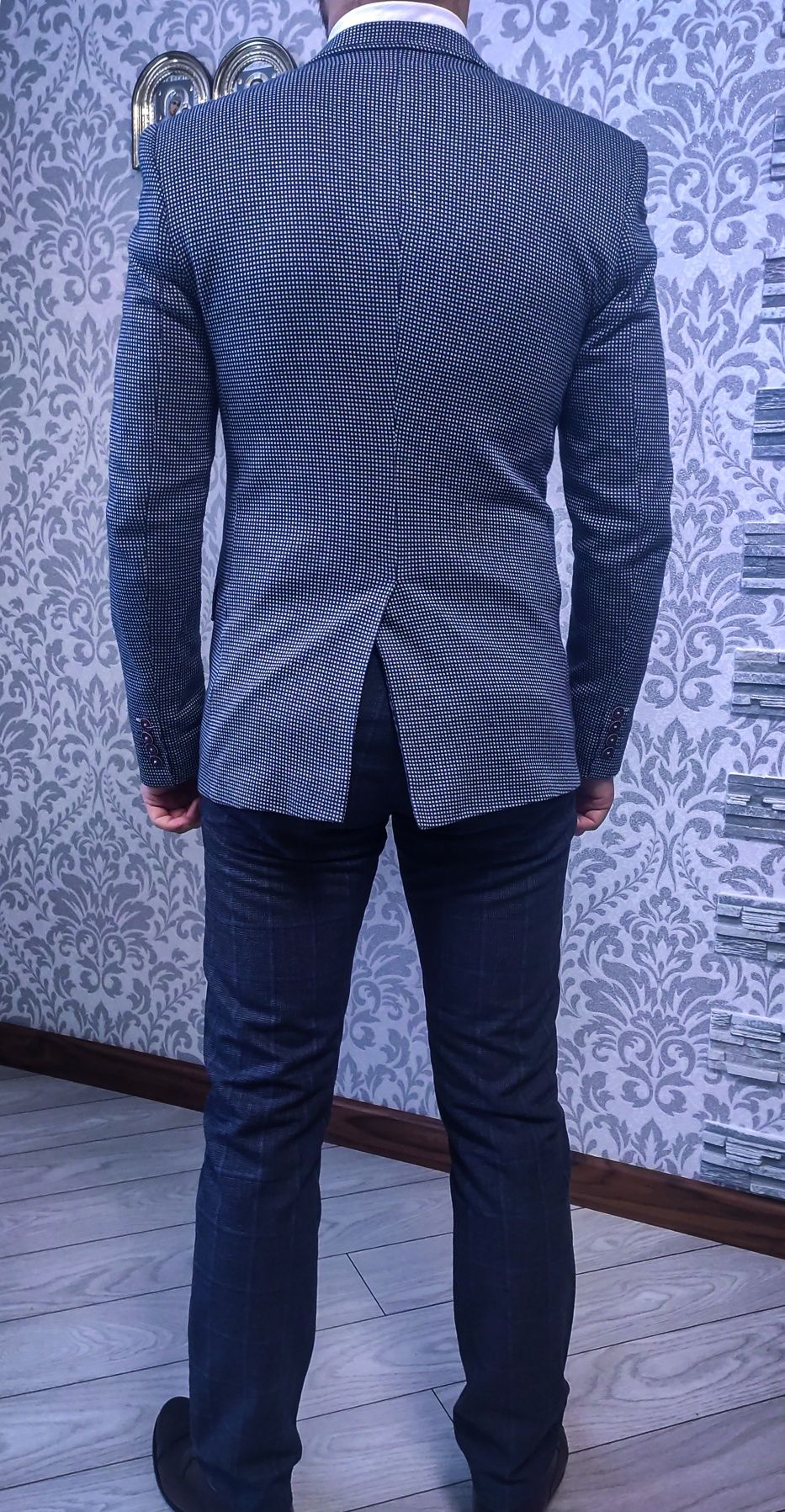 Чоловічий костюм (штани та піджак)