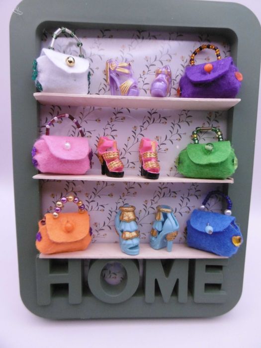 Lote Sapatos e malas para a boneca Barbie