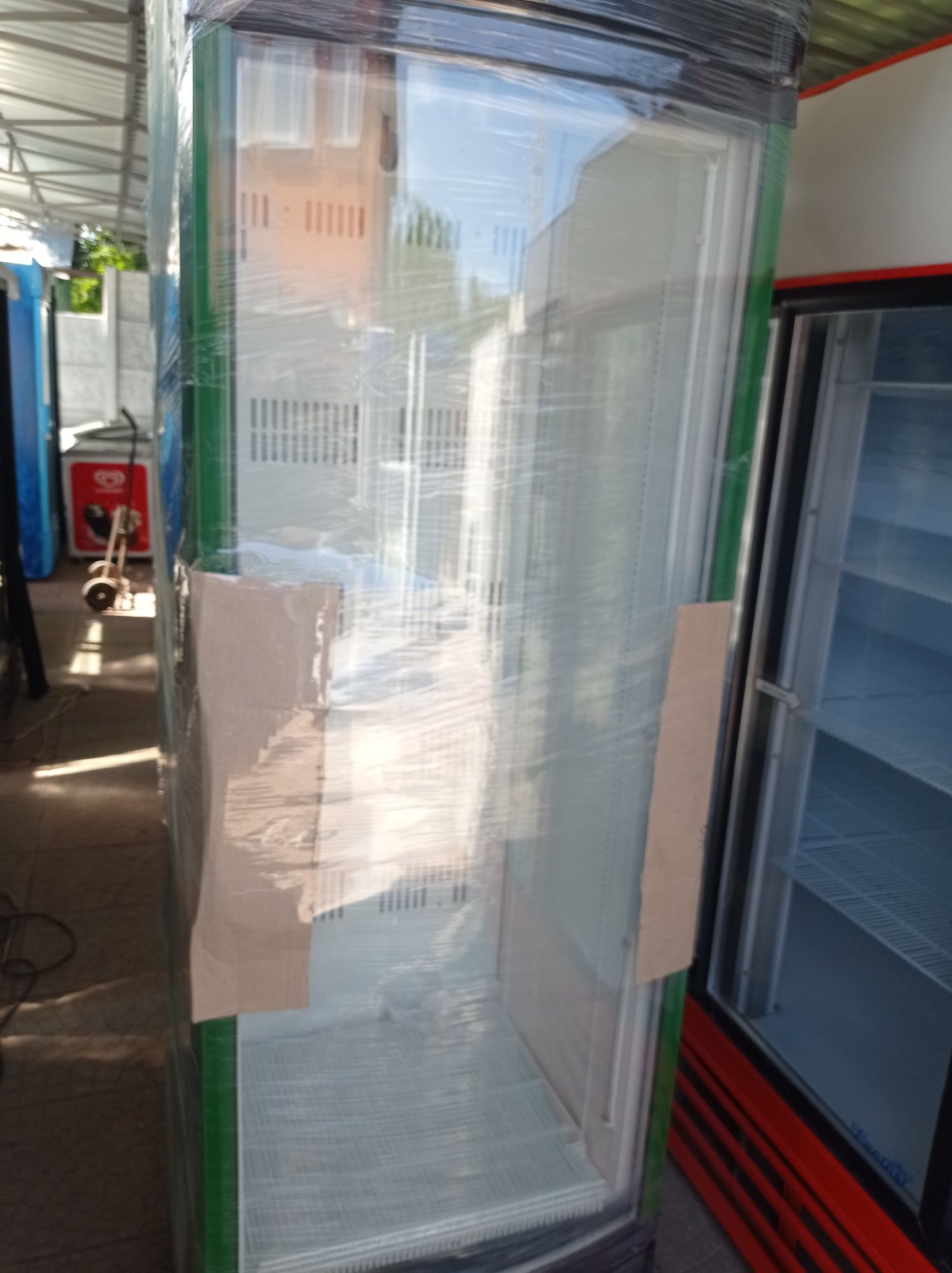 Холодильник витриный Medium 220 см