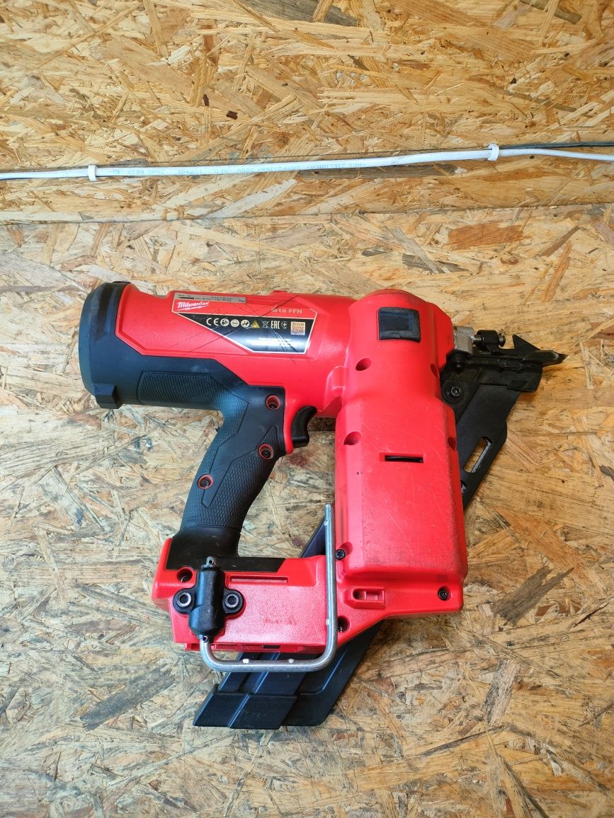 Gwoździarka Milwaukee M18 FFN 90mm 30-34 stopni gwoździarka sztyfciark