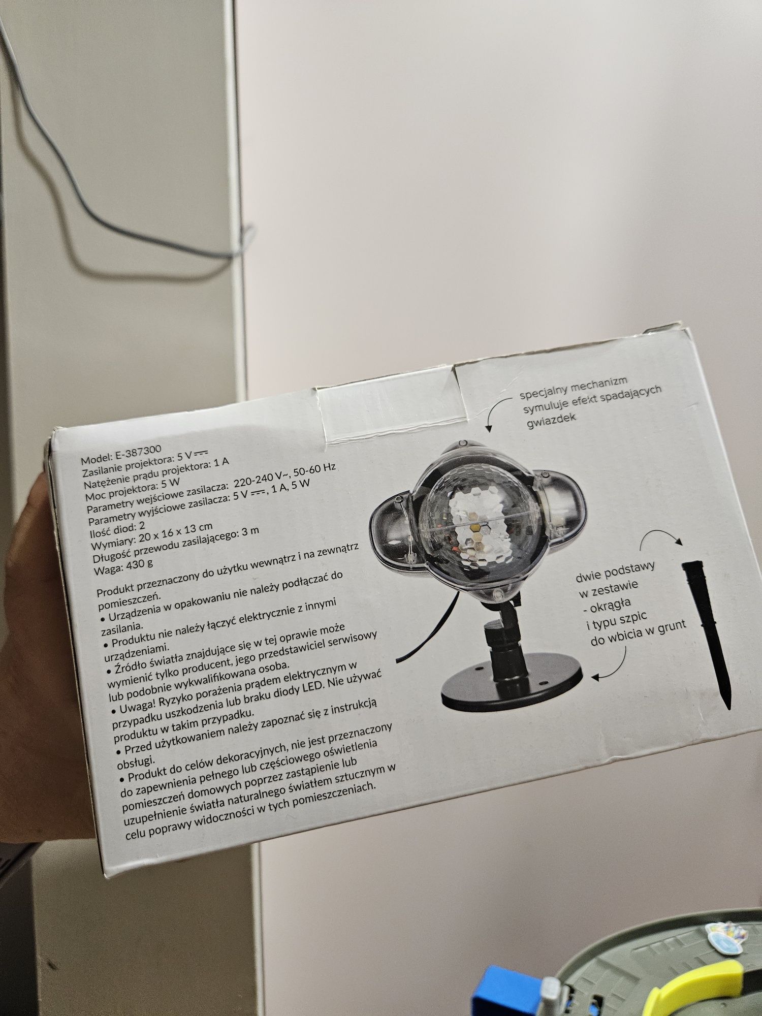Projektor świetlny świąteczny efekt spadających gwiazdek gwiazd led