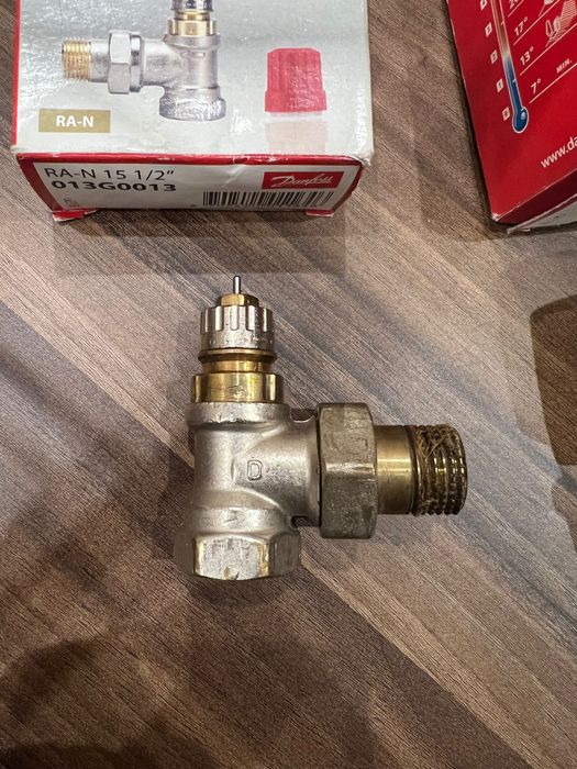 Терморегулятор термостат Danfoss Данфосс термостатический клапан