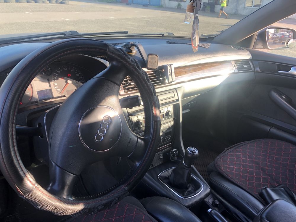 Audi A6 C5  2.4 бензин 2002, Седан