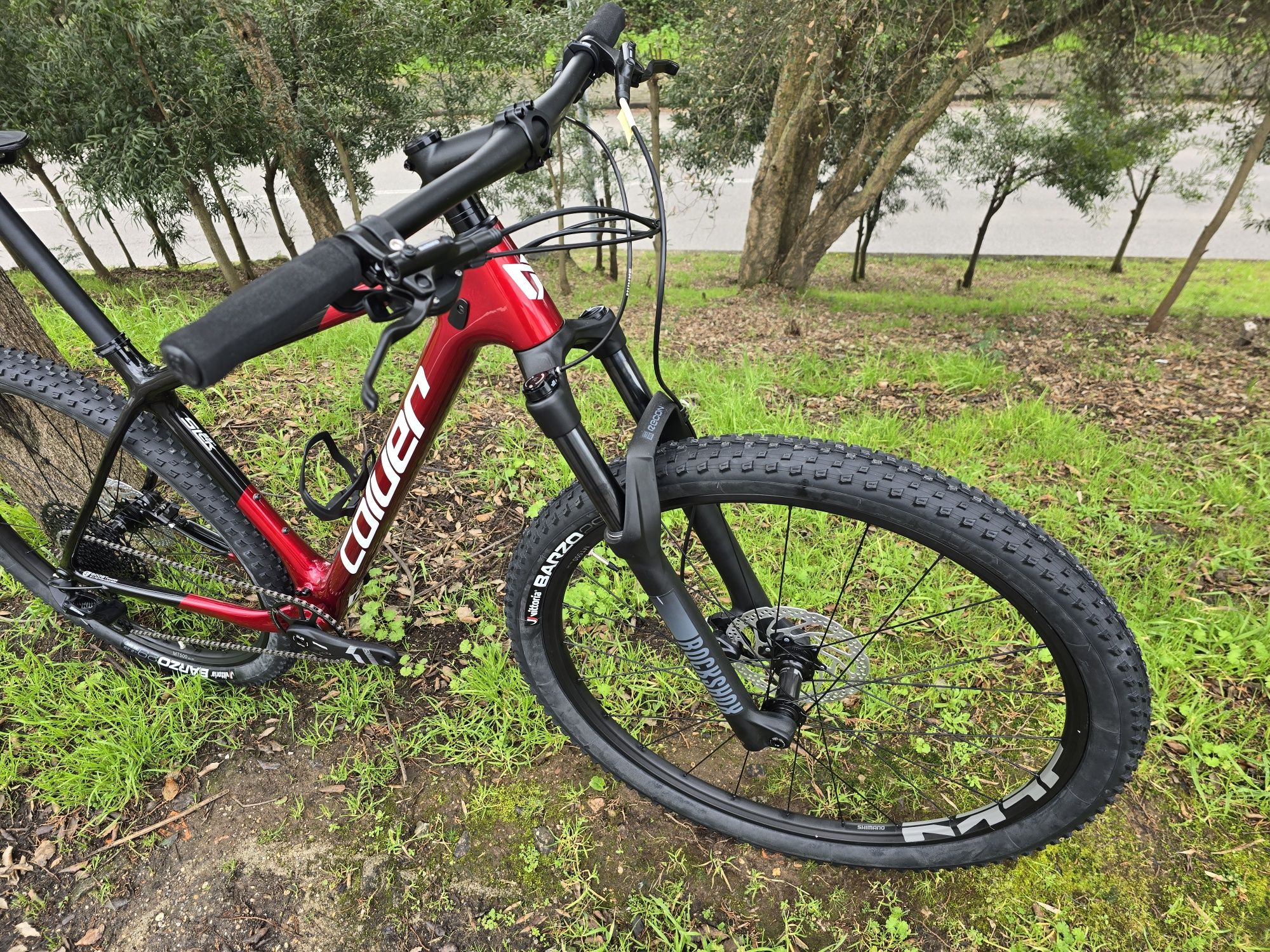 Btt 29 carbono L nova 12x1v com rock shox