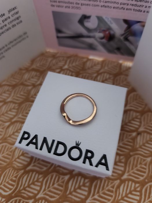 Anel Pandora rosa gold