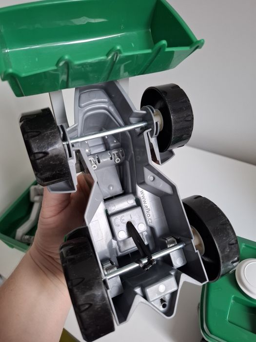 Zestaw traktor, cysterna, wywrotka, koparka, widlak