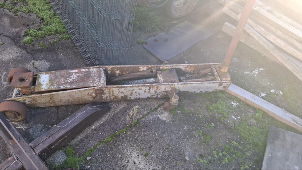 Podnośnik lewarek żaba 8t solidny do regenarcji .