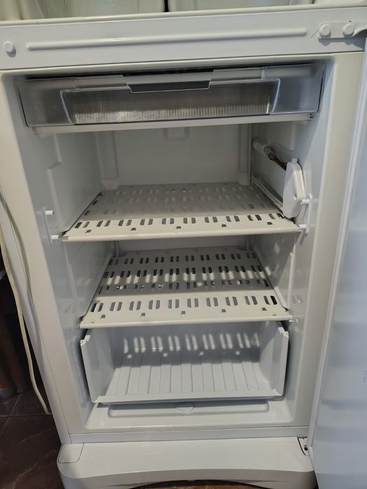 Холодильник Indesit