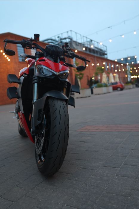 Ducati Streetfighter V2