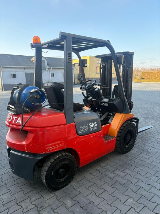 Wózek widłowy TOYOTA 7FGF25, triplex, przesuw, GAZ