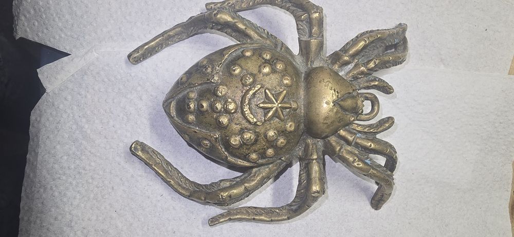 Figurka pająk z mosiądzu