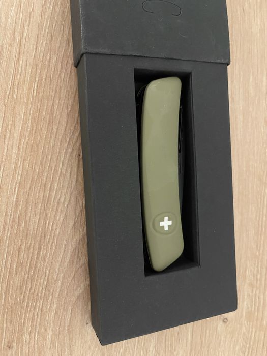 Nowy Scyzoryk swizaD03 ALLBLACK olive kni.0033.1050