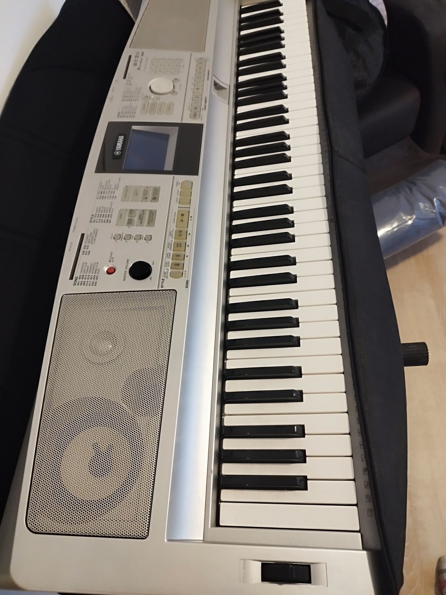 Teclado Yamaha Portable Grand DGX-305