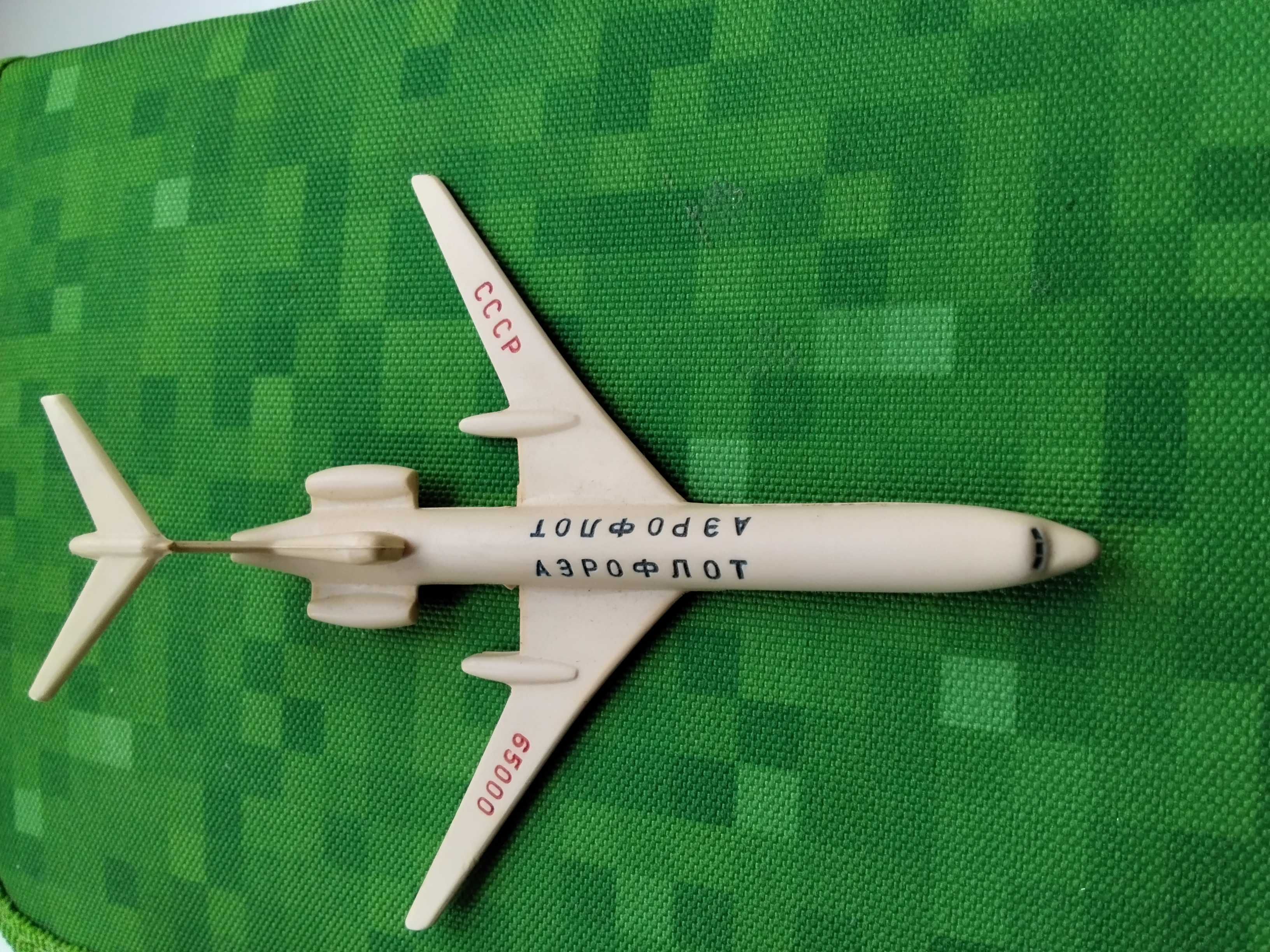 Модель пассажирского самолета ТУ-154