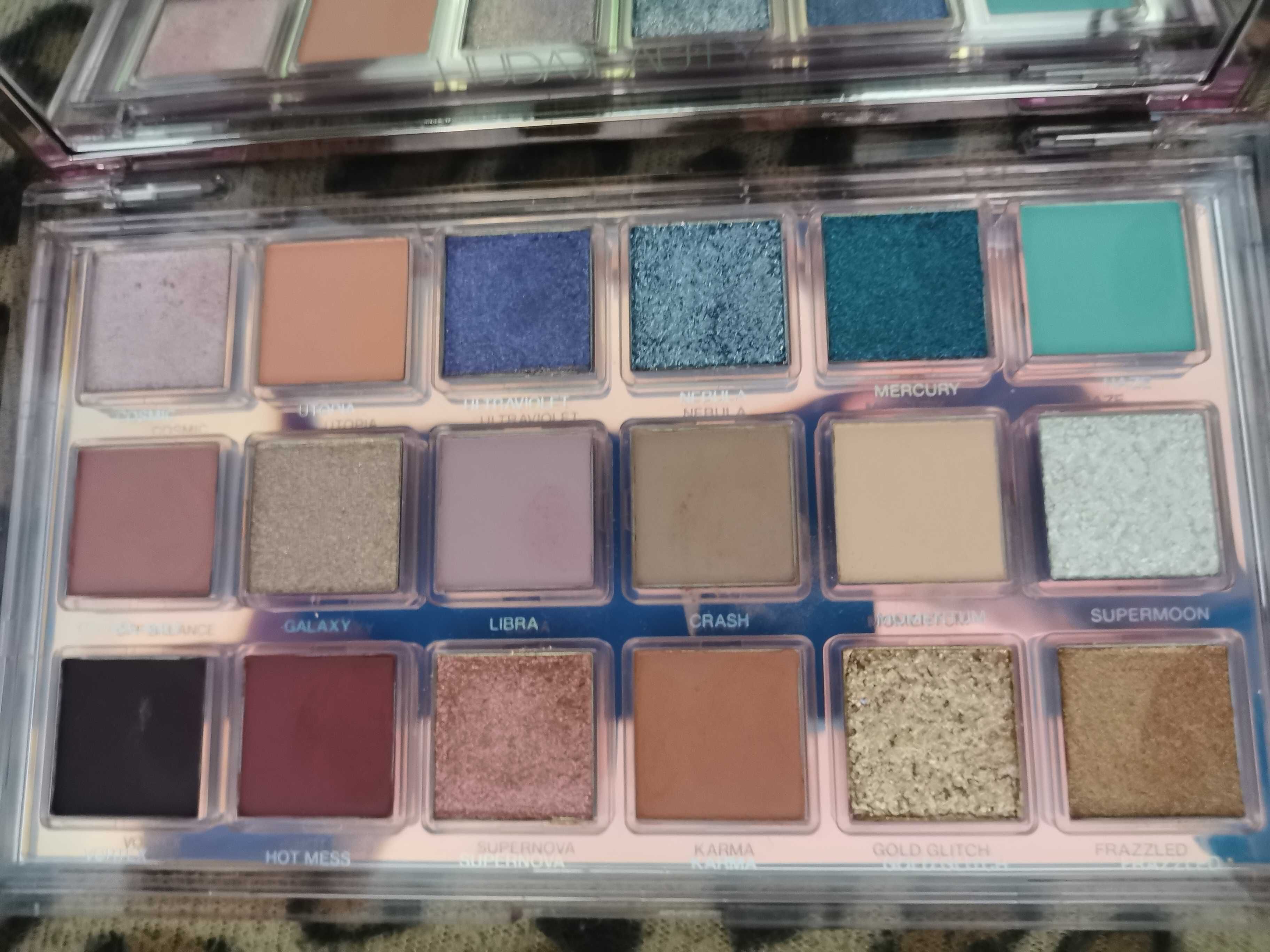 Huda Beauty Mercury Retrograde Paleta Cieni