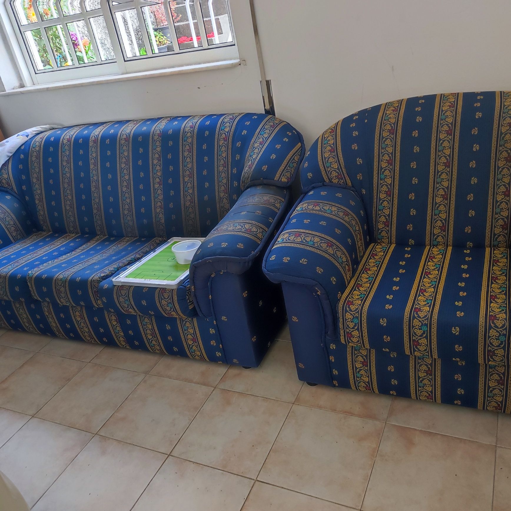 Conjunto de dois sofás