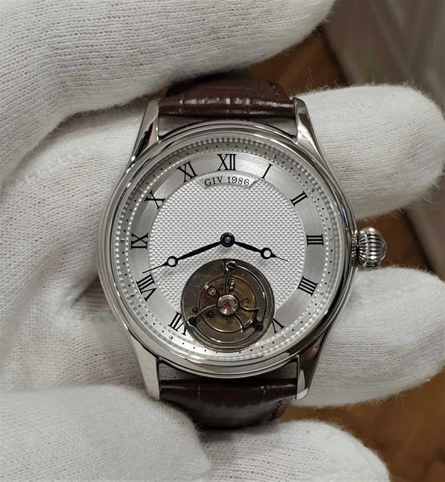 Giv Automatic 43 mm Tourbillon Sapphire