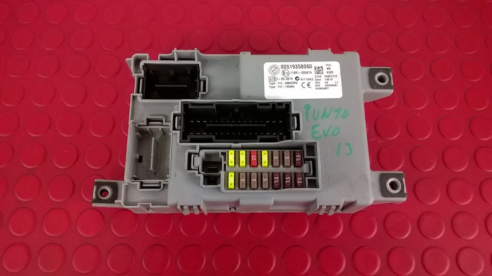 Caixa de Fusíveis / FI2-AM433RX [Fiat Punto EVO]
