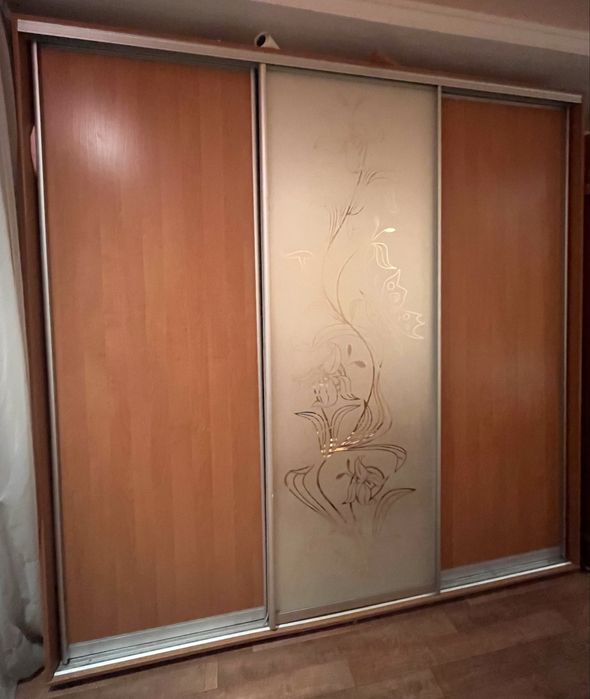 Шкаф купе на три двері