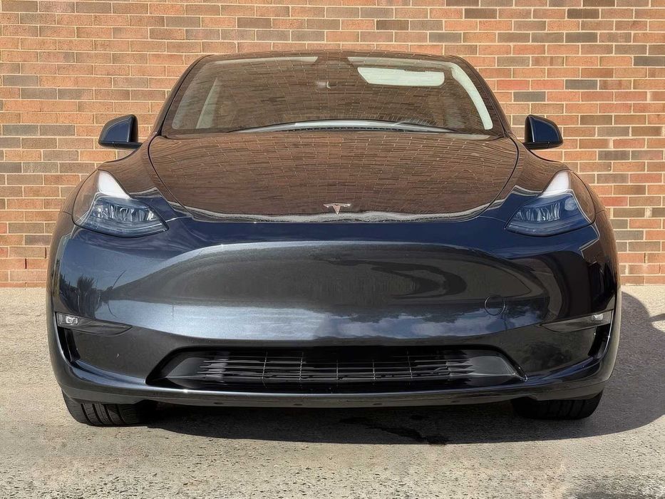 Tesla Model Y Long Range      2024