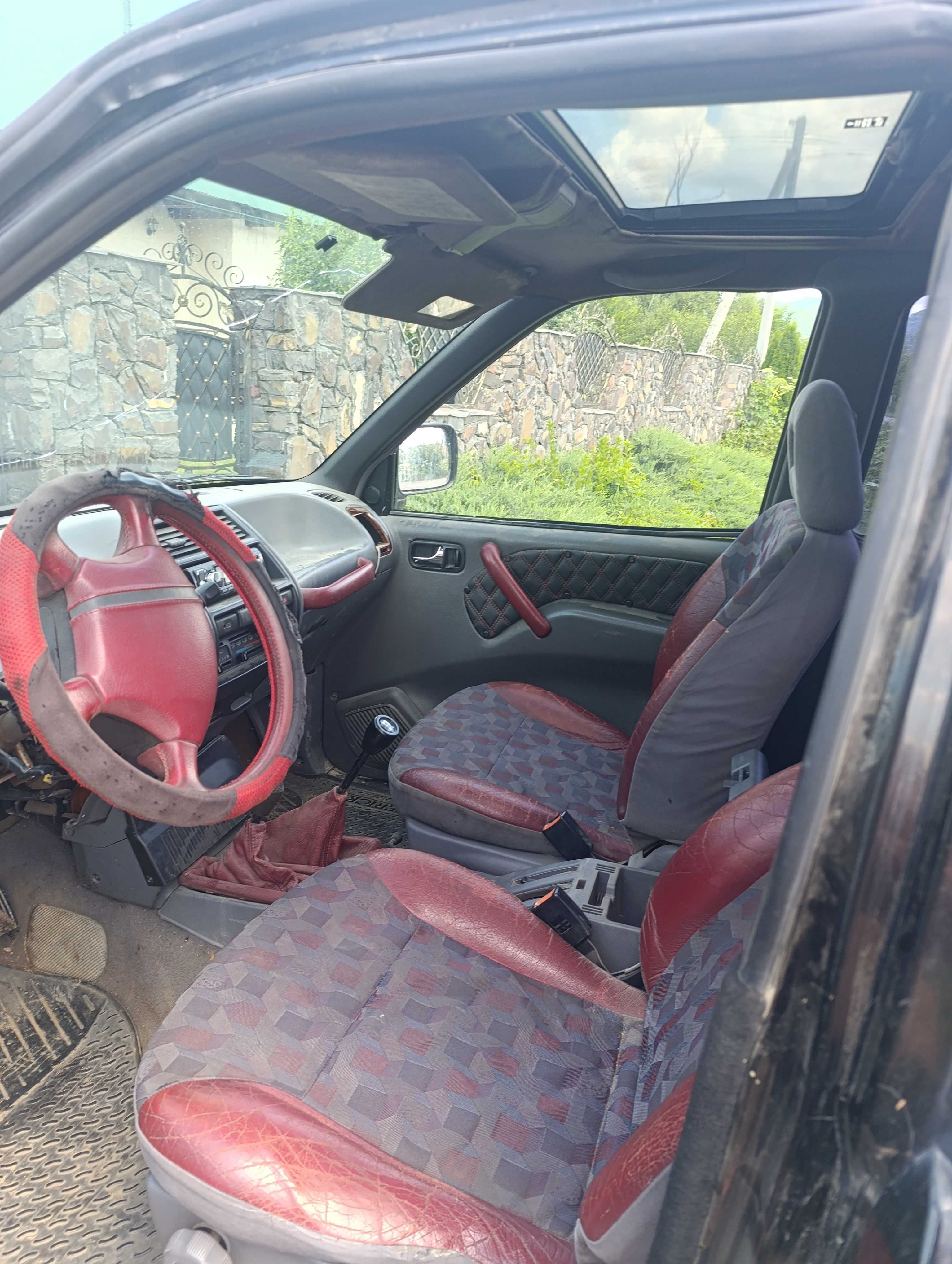 Автомобіль Ford Maverick