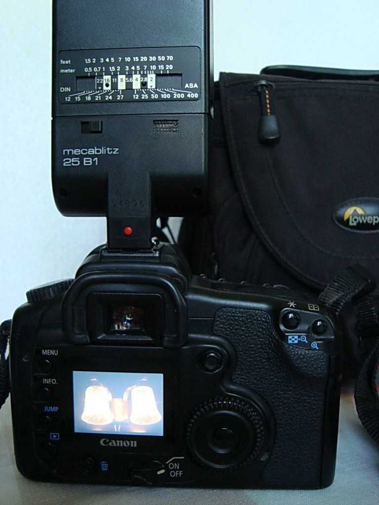 Фотоаппарат Кенон ( тушка ) - 20 + выносная вспышка и фирменная сумка.