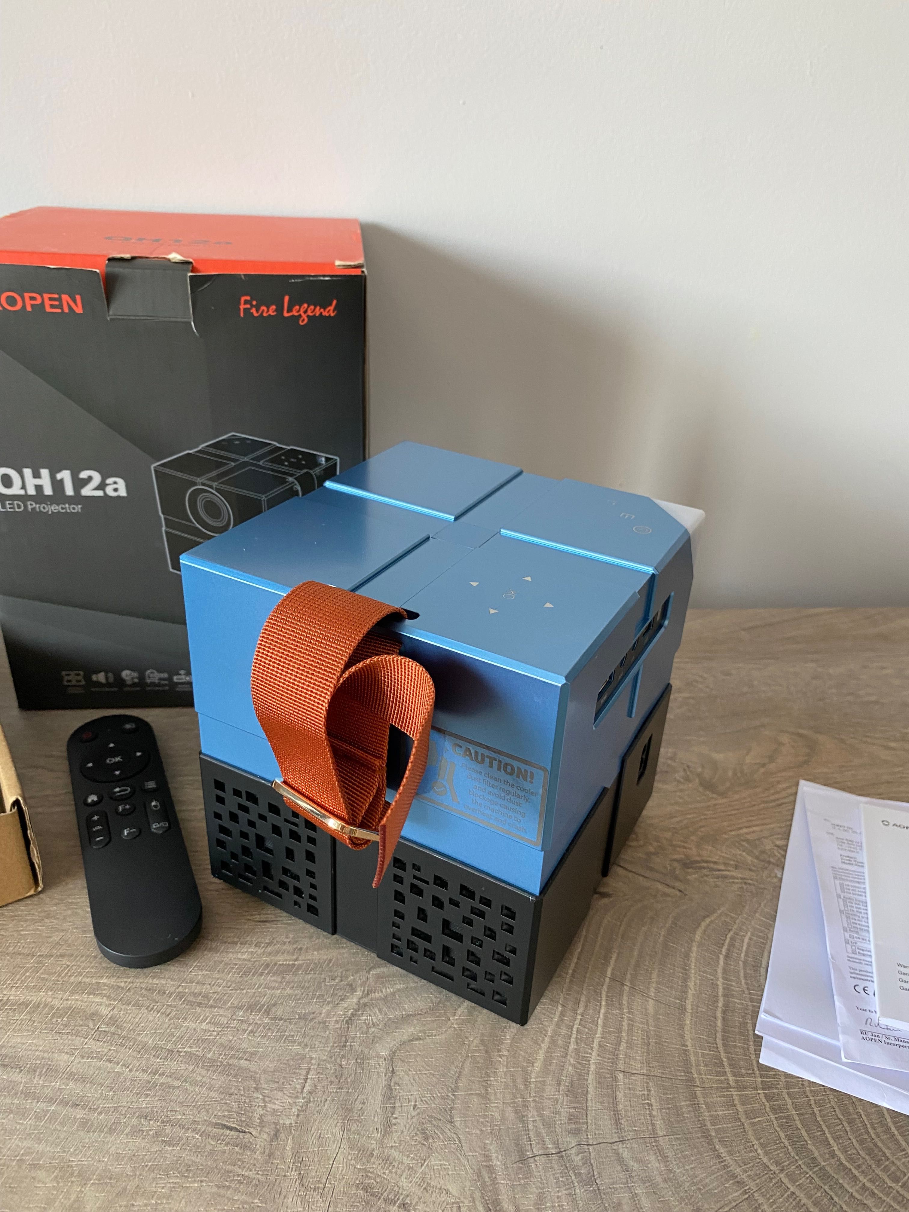 Projektor multimedialny
AOPEN QH12a