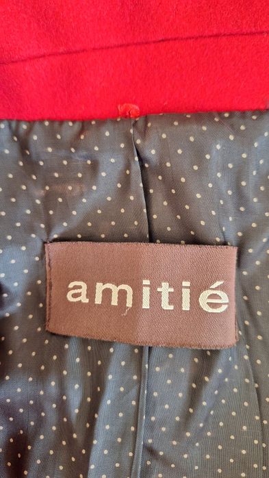 Casaco vermelho (Amitié)