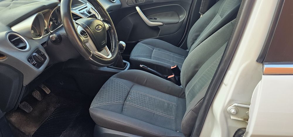 Ford fiesta 1.5 tdci como novo 11