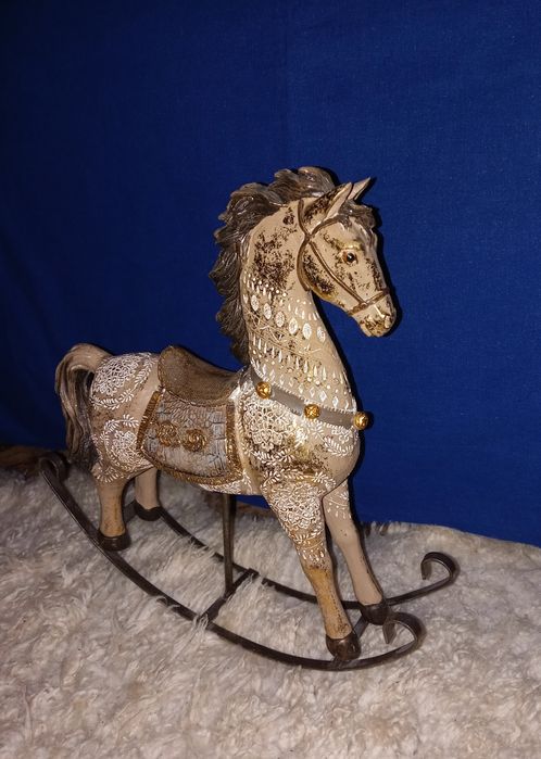 Різдвяна фігурка кінь-гойдалка