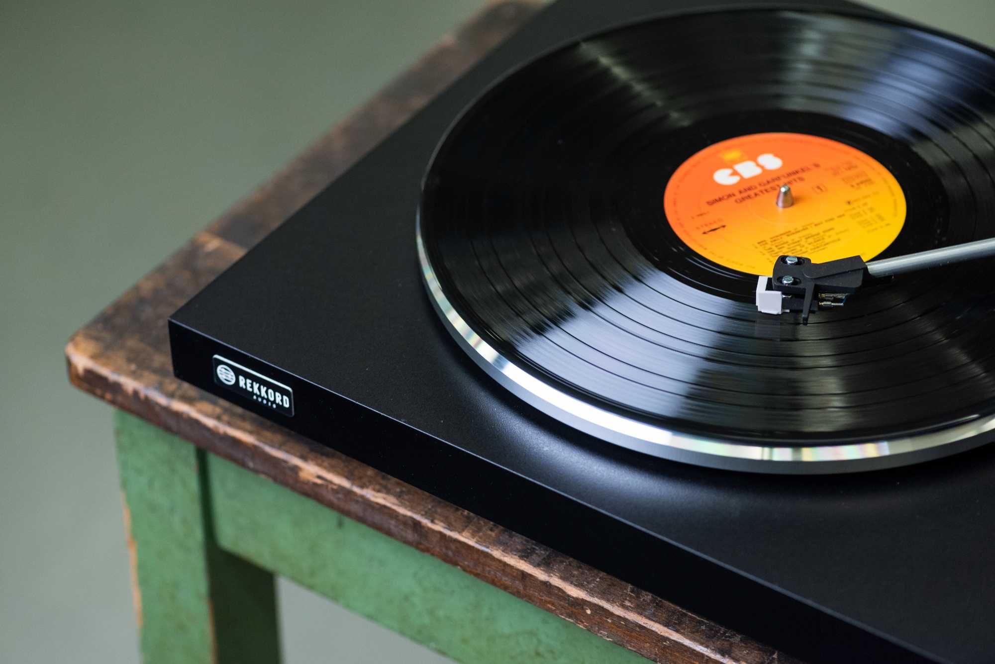 Rekkord Audio F100 gramofon w pełni automatyczny