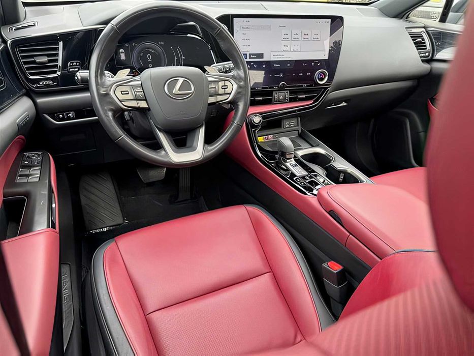 Lexus NX      2022
