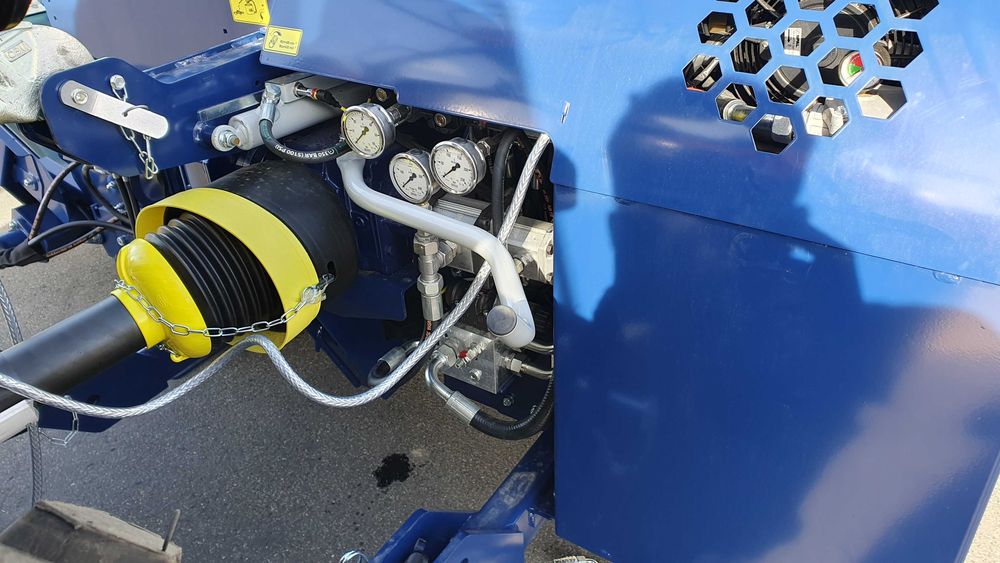 Piło-Łuparka Tajfun RCA 400 Joy opcja  Stół podawczy, Odciąg trocin