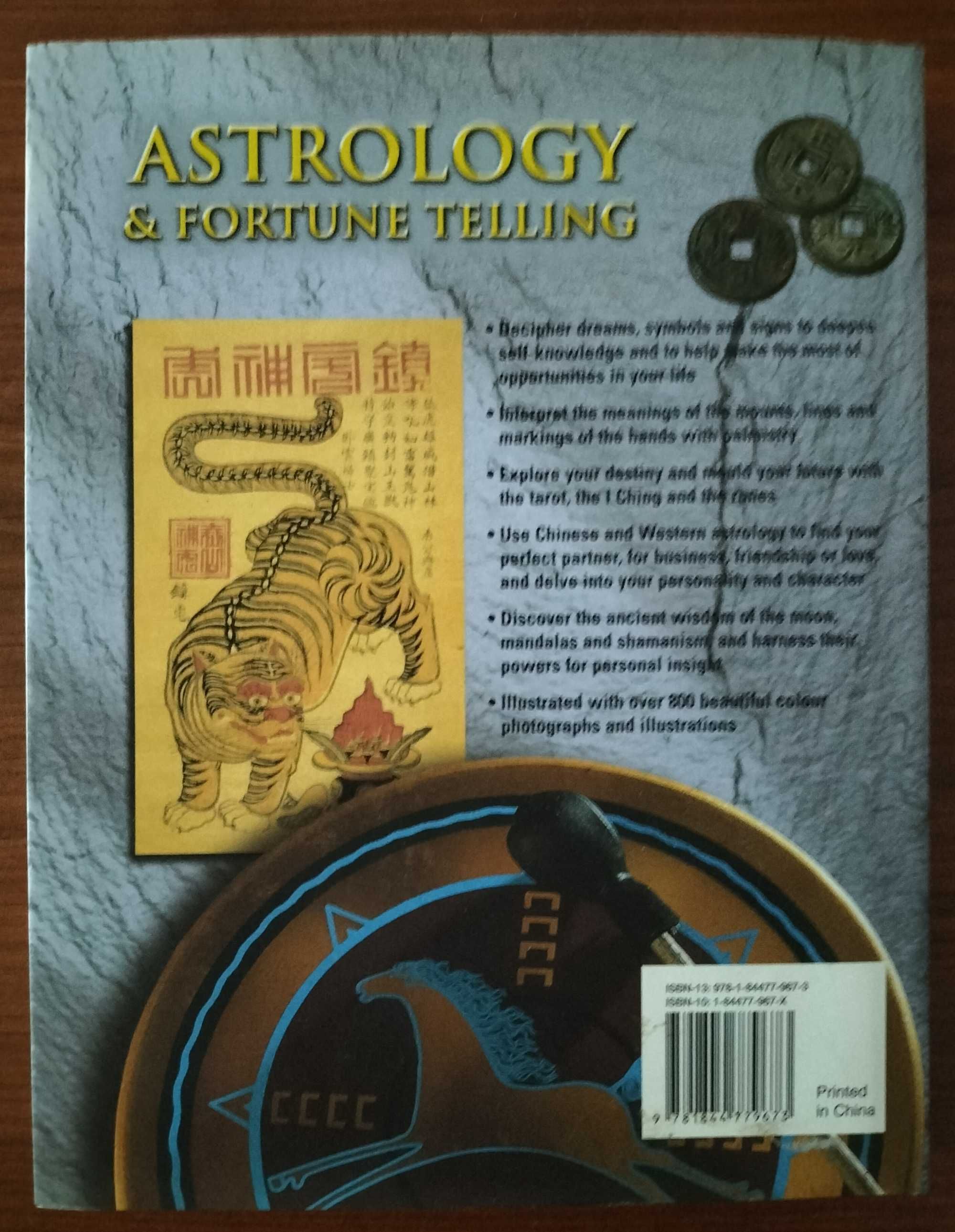 Livro capa dura "Astrology & Fortunes Telling" (em inglês)