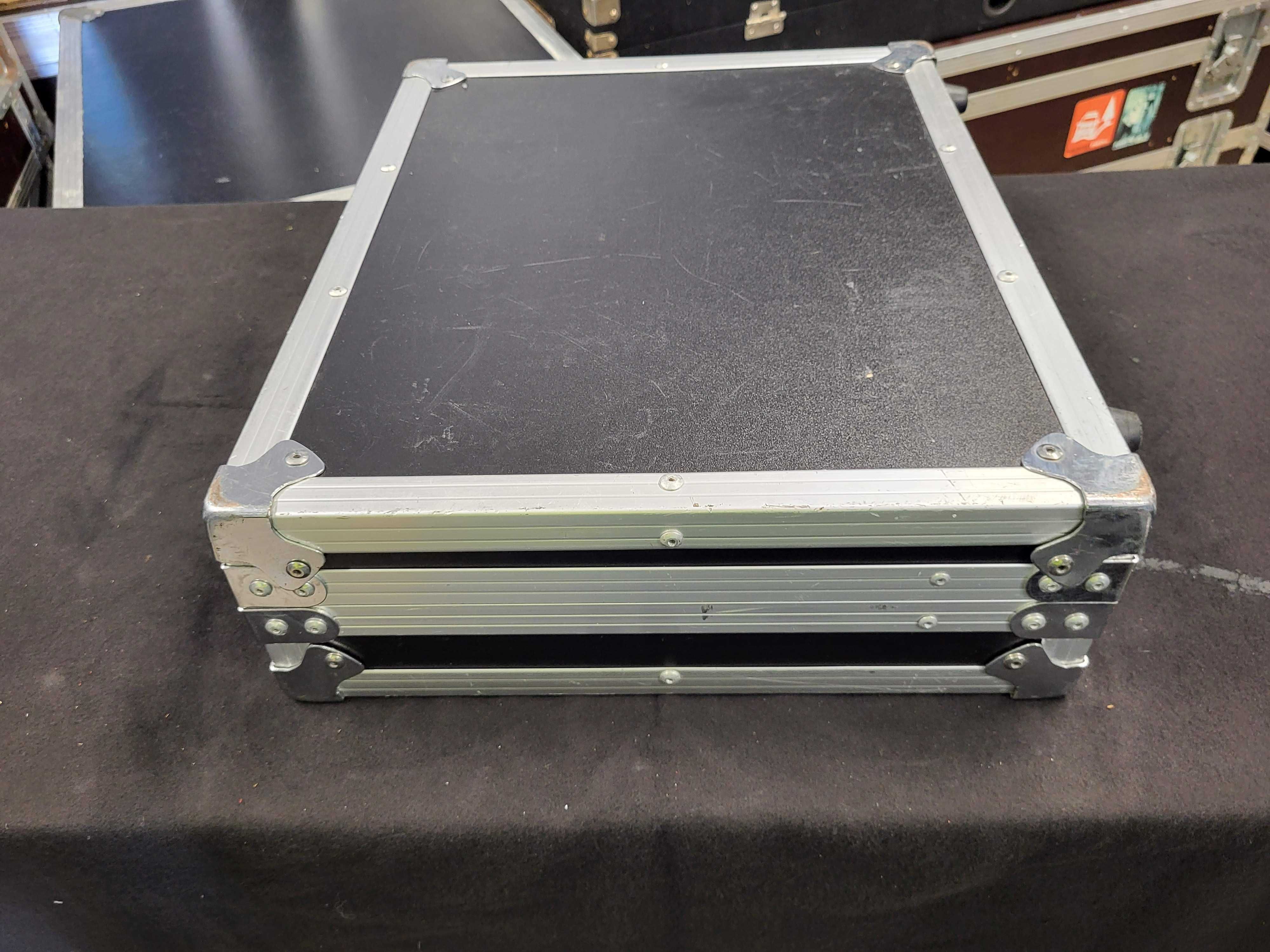 42x31x7 Walizka CASE  (dostępne 2 sztuki)