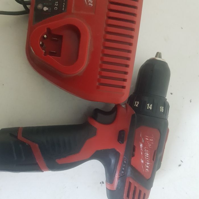 Wkretarka milwaukee m12 bateria ladowarka