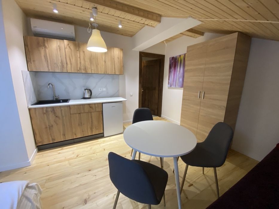 Апартаменти всі номера з кондиціонером, нові після ремонту, з кухнею.