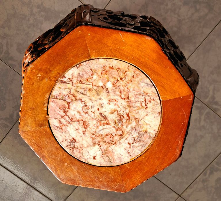 Mesa de apoio em madeira e mármore