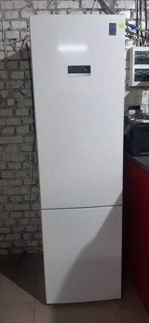 Холодильник с морозильной камерой Bosch  НОВЫЙ