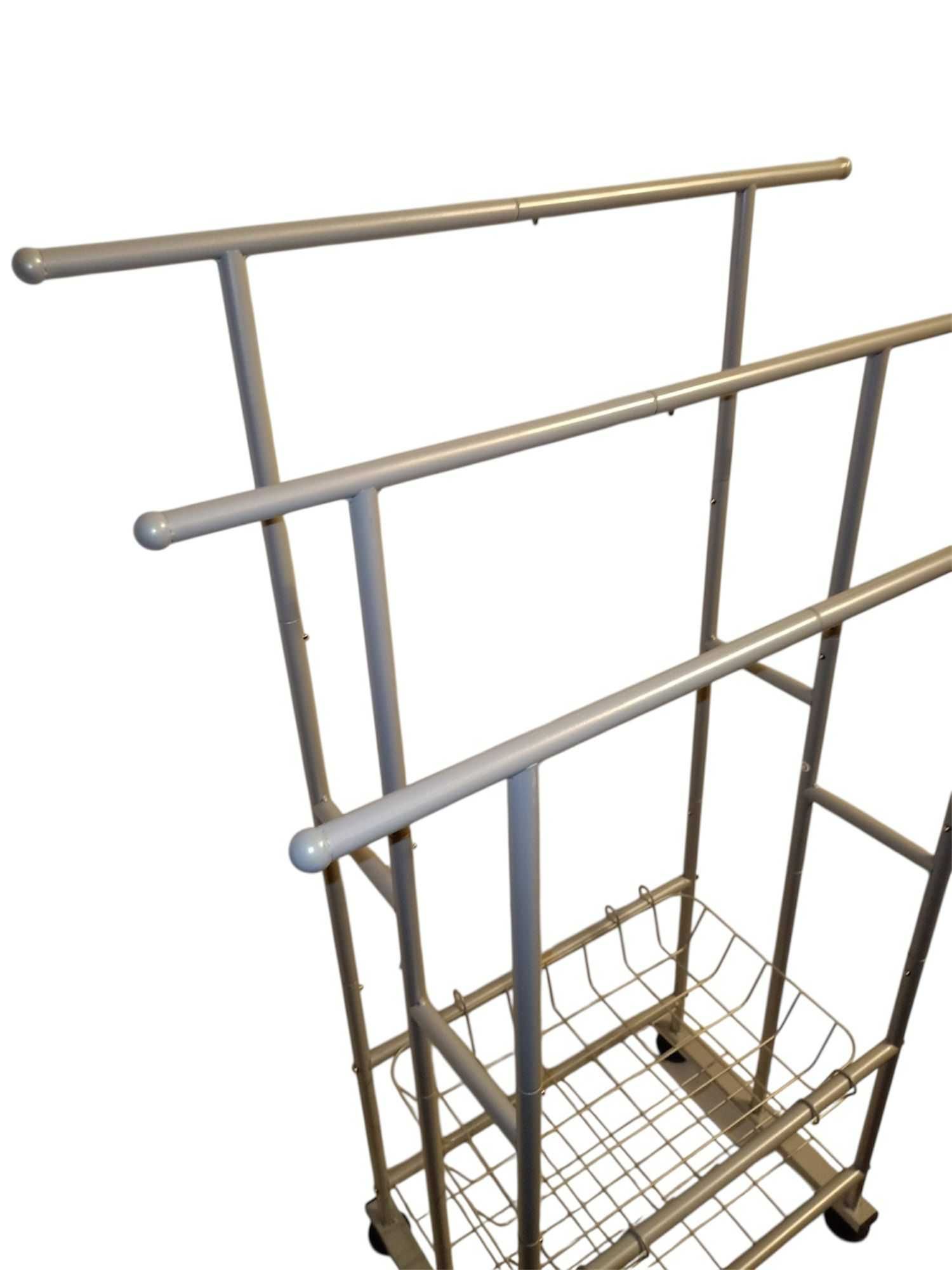 Stojak na ręczniki LOFT metalowy/wieszak do łazienki z półką i koszem