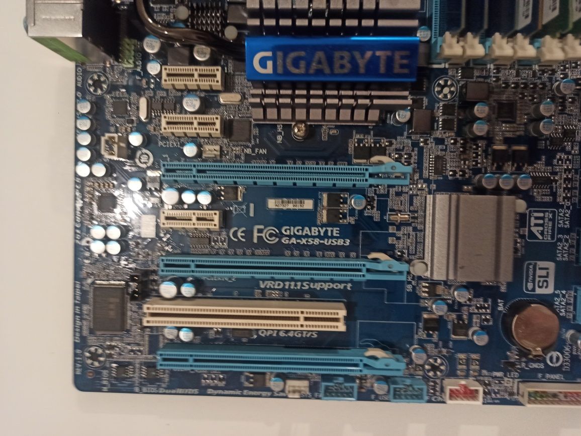 Gigabyte GA-X58-USB3 procesor Intel i7-950 24 GB RAM