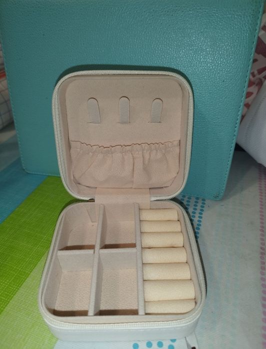 продам органайзер для прикрас